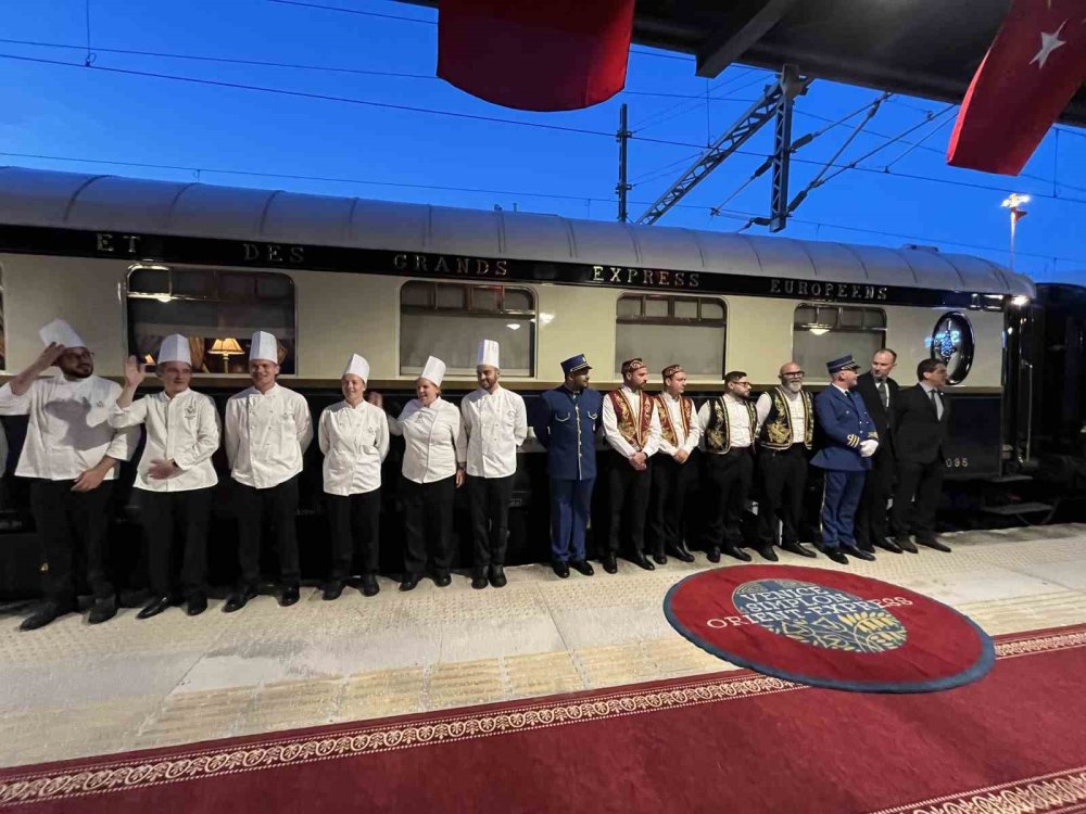 Paris’ten Yola Çıkan Orient Express İstanbul’a Ulaştı.. Tarihi Yolculuk Tamamlandı!