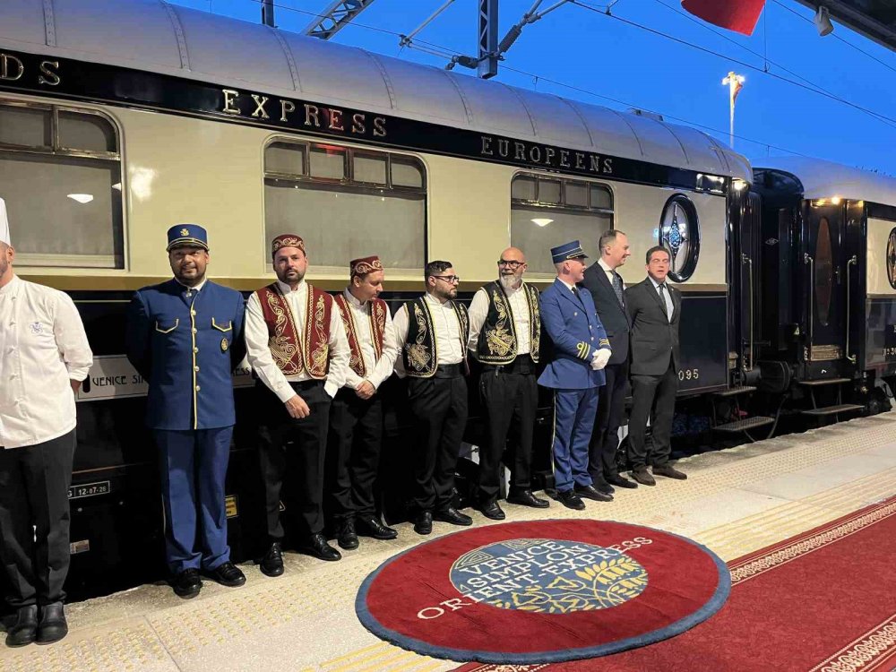 Paris’ten Yola Çıkan Orient Express İstanbul’a Ulaştı.. Tarihi Yolculuk Tamamlandı!