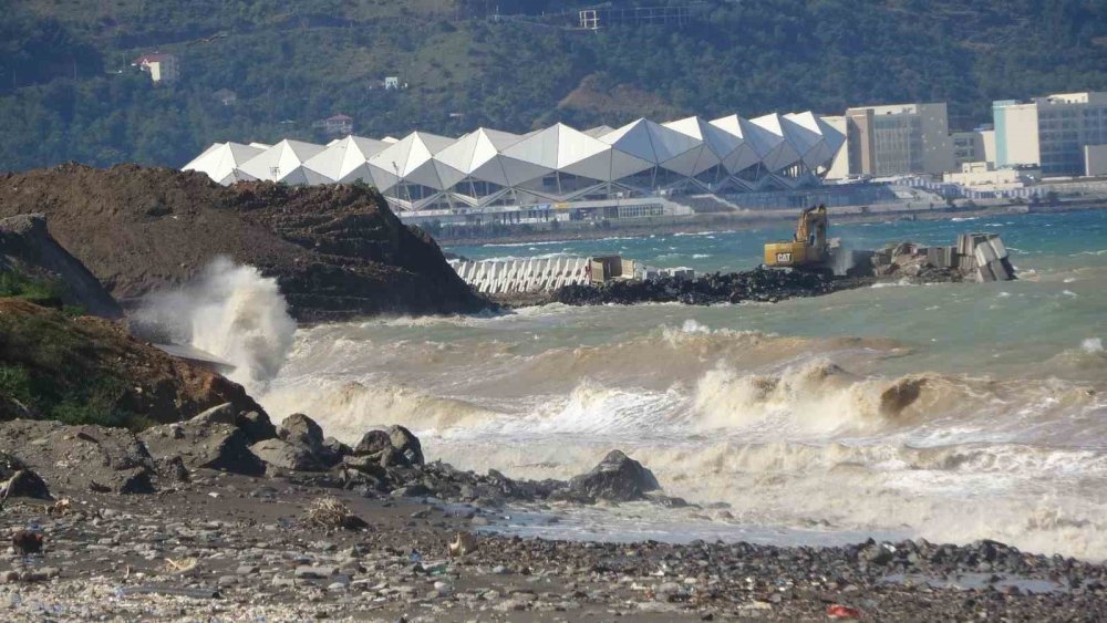 Doğu Karadeniz’de Fırtına Etkili Oluyor