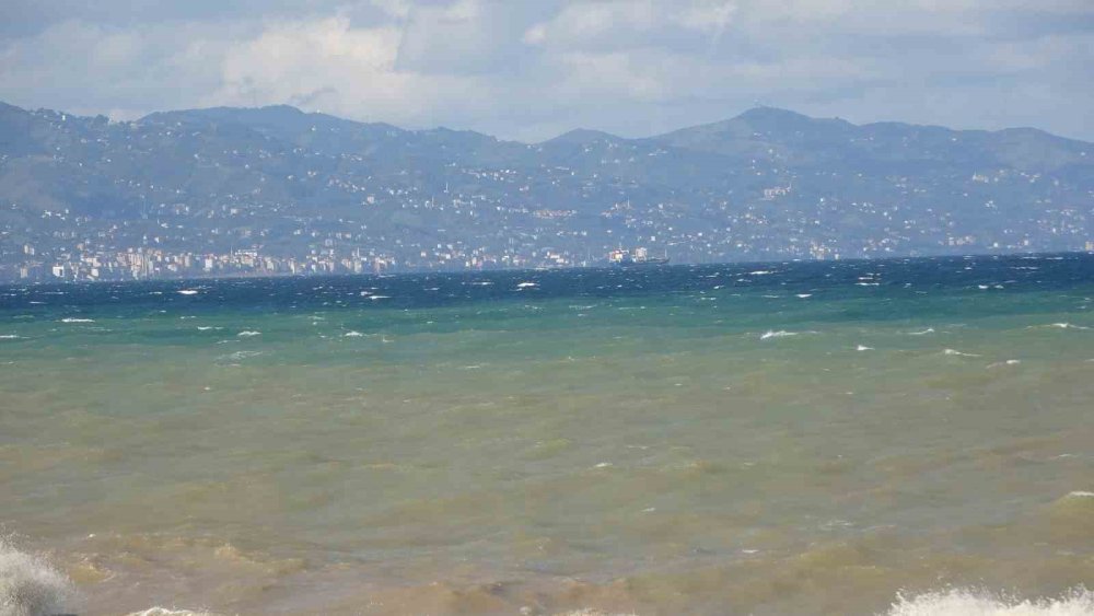 Doğu Karadeniz’de Fırtına Etkili Oluyor
