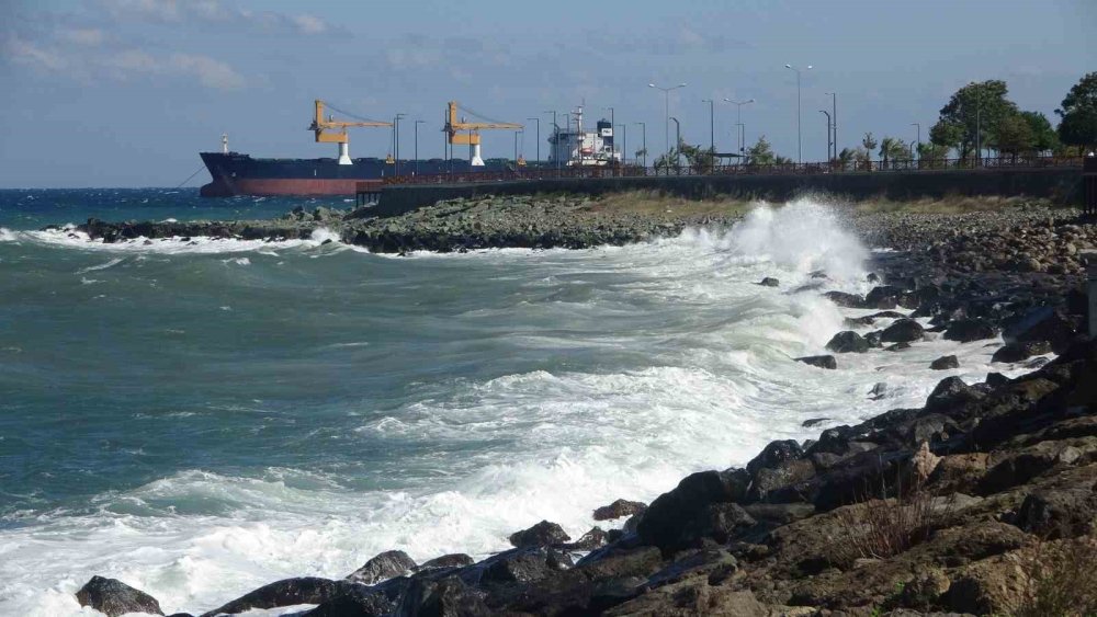 Doğu Karadeniz’de Fırtına Etkili Oluyor