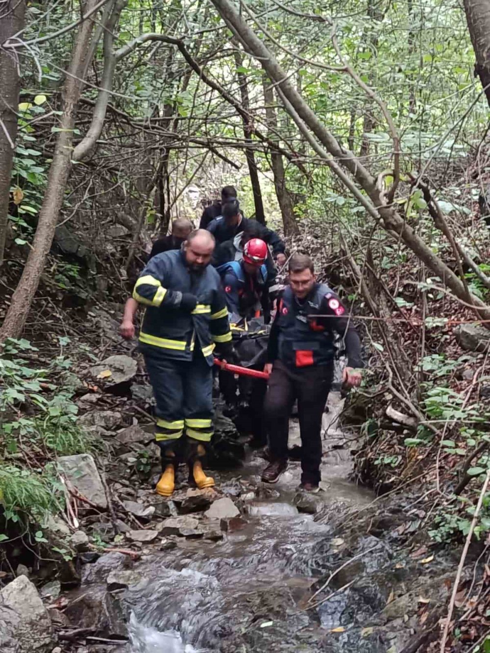 Yusufeli'nde Araç Uçuruma Yuvarlandı.. Sürücü Kemal Çevik Hayatını Kaybetti!
