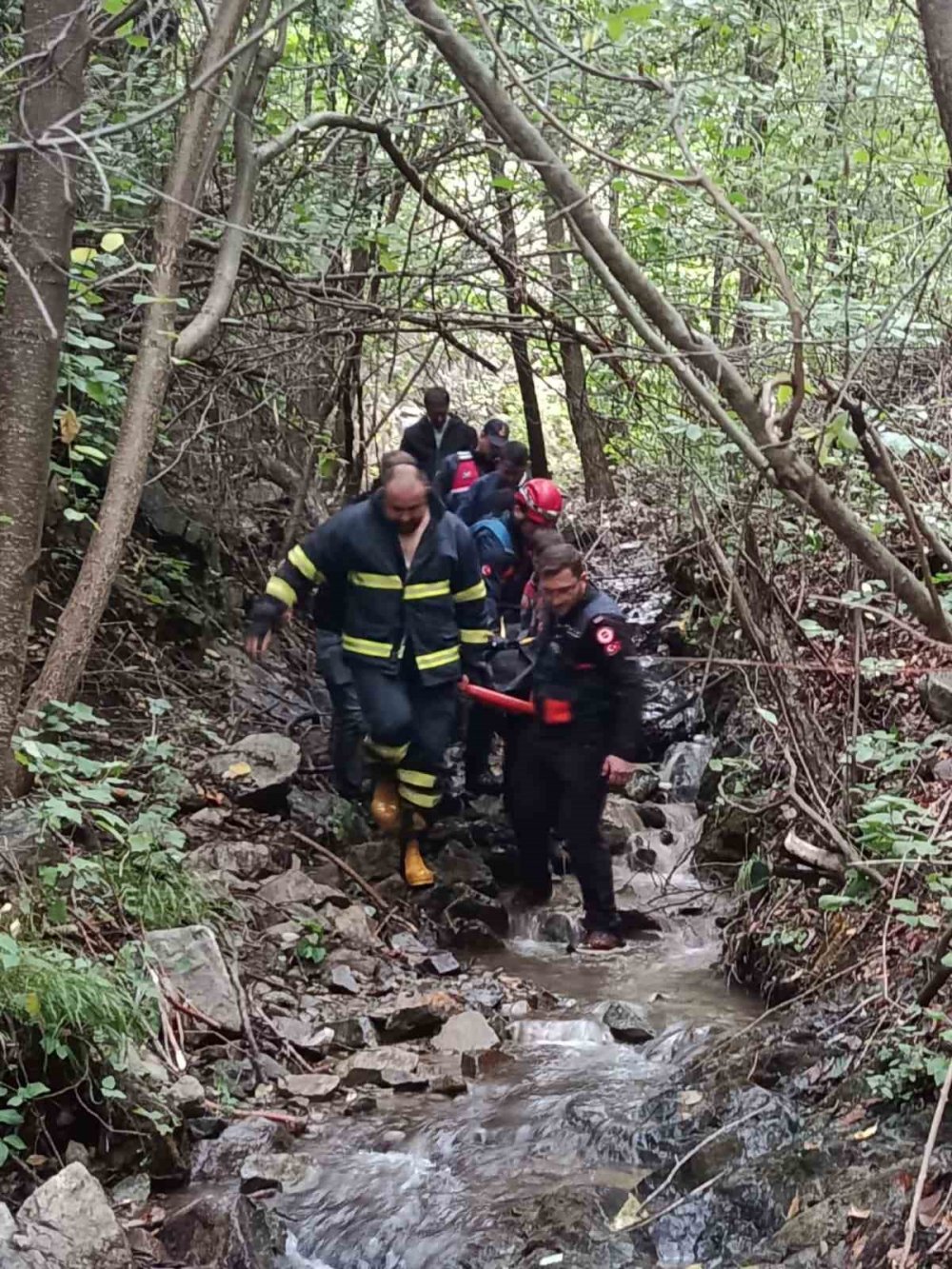 Yusufeli'nde Araç Uçuruma Yuvarlandı.. Sürücü Kemal Çevik Hayatını Kaybetti!
