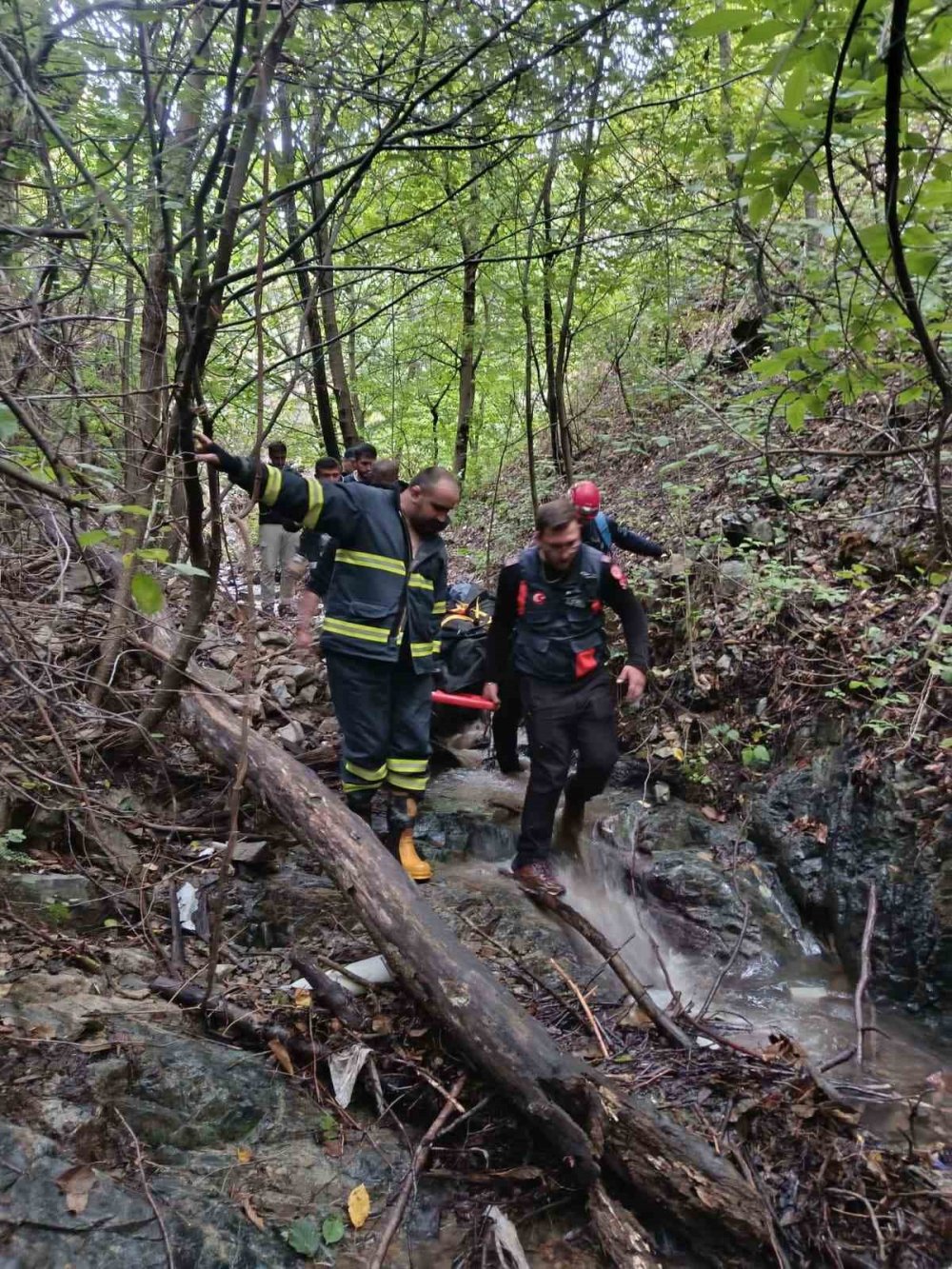 Yusufeli'nde Araç Uçuruma Yuvarlandı.. Sürücü Kemal Çevik Hayatını Kaybetti!