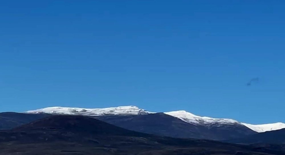 Kars’ın Çatısı Beyaza Büründü: Mevsimin İlk Karı Dağlara Düştü