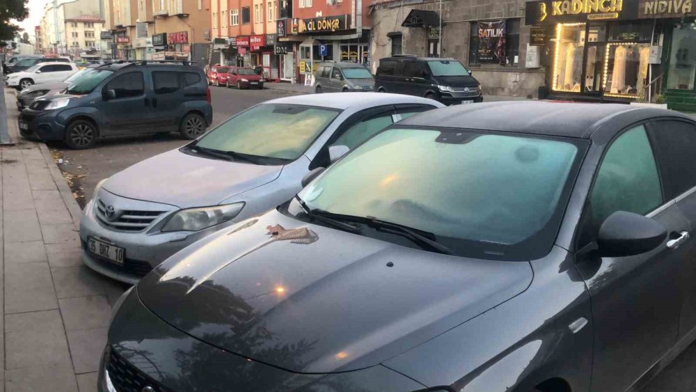 Kars’ta Gece Soğuğu Etkili Oldu.. Eksi 7 Derecede Araç Camları Dondu!