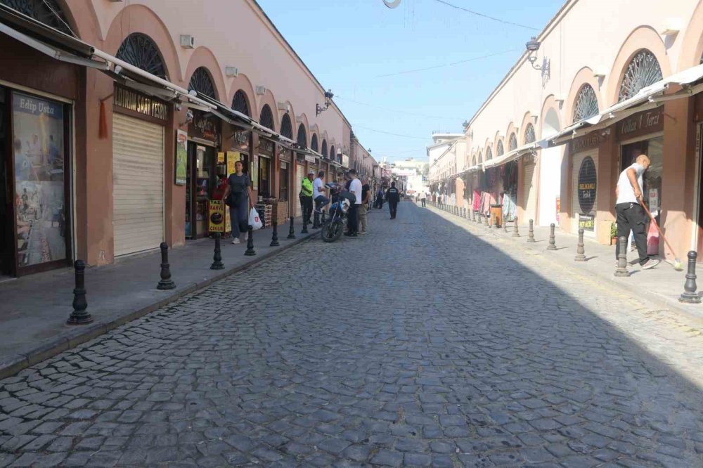 Adana’da Büyük Saat Kulesi Çevresinde Yeni Dönem.. Cadde Gece Trafiğe Kapalı!