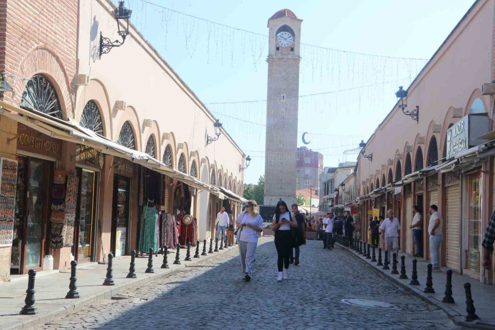 Adana’da Büyük Saat Kulesi Çevresinde Yeni Dönem.. Cadde Gece Trafiğe Kapalı!