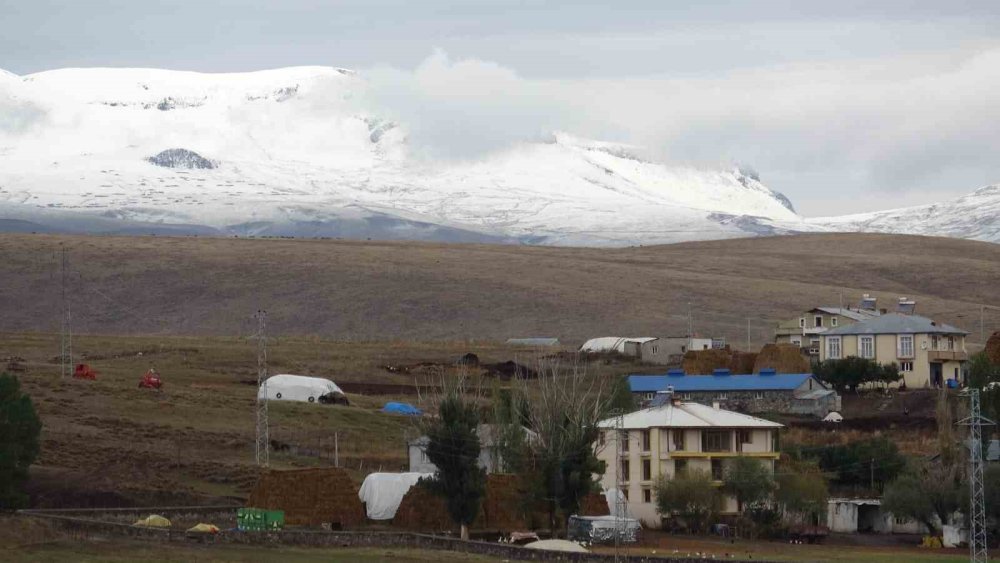 Dağların Zirvesi Beyaza Büründü.. Kış Yüksek Kesimlerde Kendini Gösterdi!