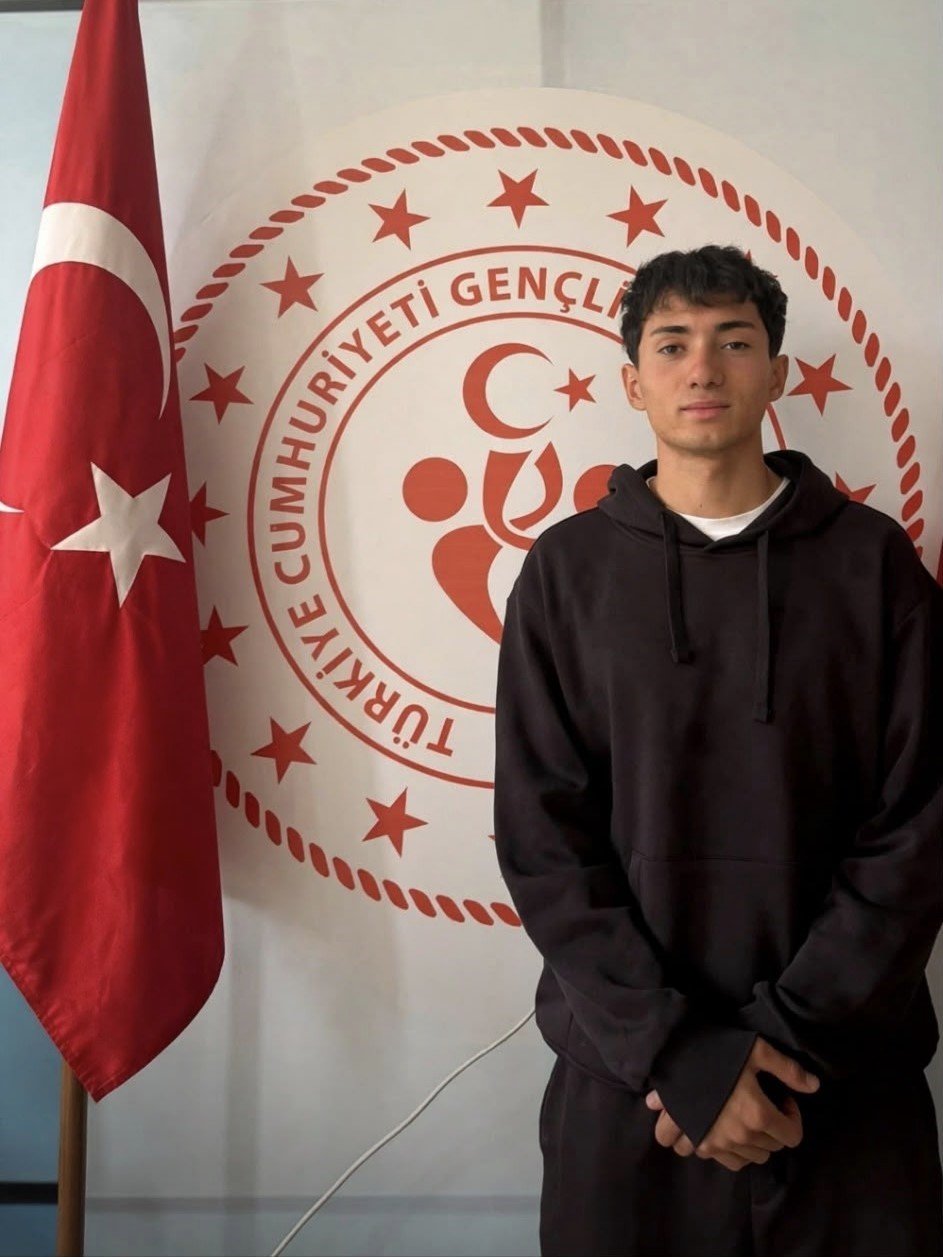 Aşkale’de 8 Yaşında Atletizme Başladı.. Ömer Aslan Milli Takıma Yükseldi!