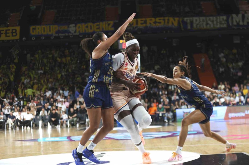 FIBA Kadınlar Süper Kupa’da Şampiyon Fenerbahçe Tarfin.. Kupa 3’üncü Kez Geldi!