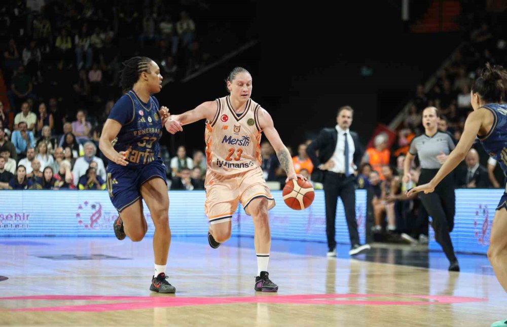 FIBA Kadınlar Süper Kupa’da Şampiyon Fenerbahçe Tarfin.. Kupa 3’üncü Kez Geldi!