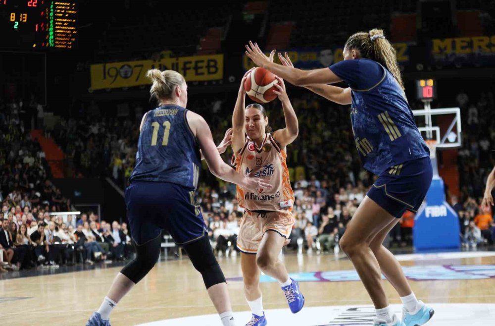 FIBA Kadınlar Süper Kupa’da Şampiyon Fenerbahçe Tarfin.. Kupa 3’üncü Kez Geldi!