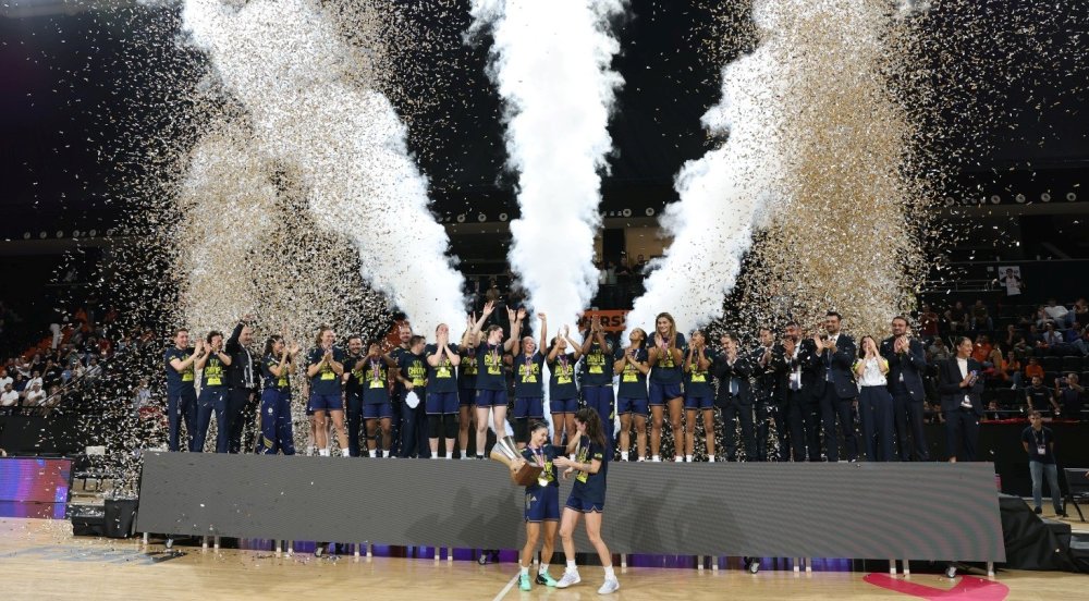 FIBA Kadınlar Süper Kupa’da Şampiyon Fenerbahçe Tarfin.. Kupa 3’üncü Kez Geldi!