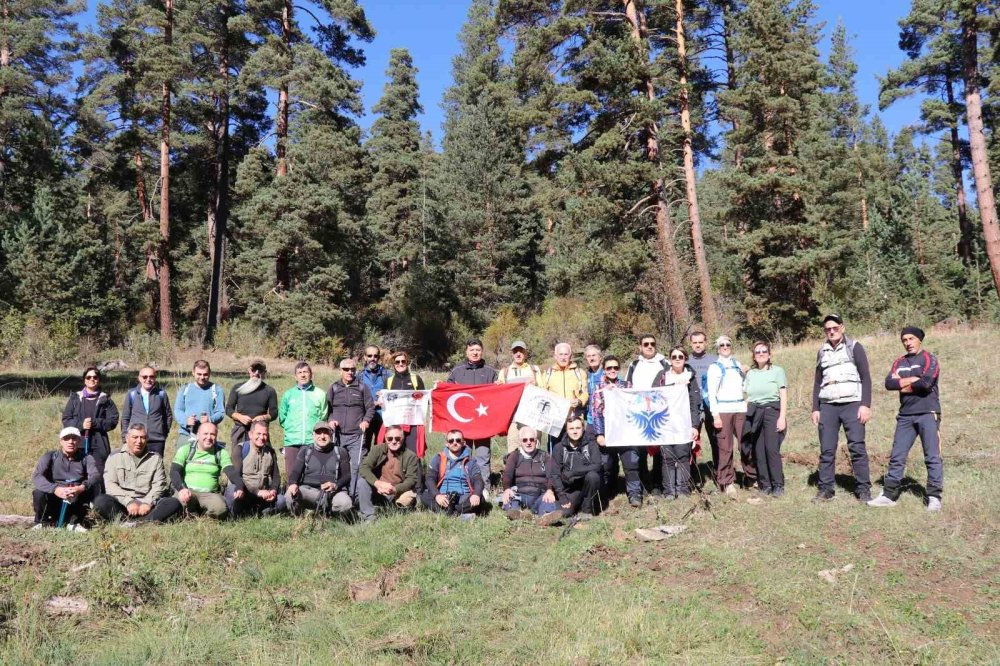 Erzurum’da Doğa Tutkunları Ormanağzı’nda Buluştu.. 15 Kilometre Yürüdüler!