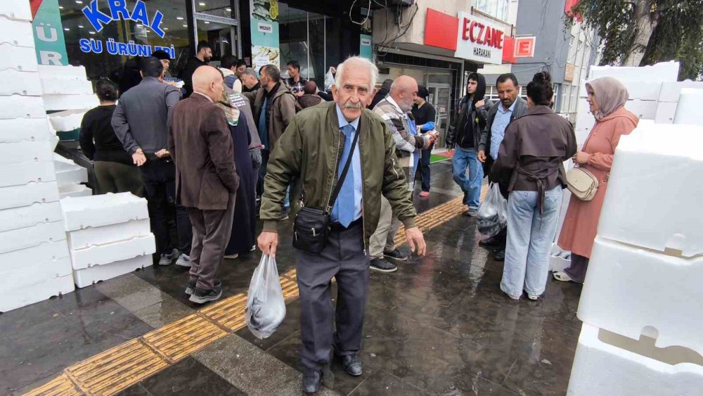 Kars’ta Palamutun Tanesi 50 Liradan Satılıyor.. Balık Tezgahlarında Hareketlilik!
