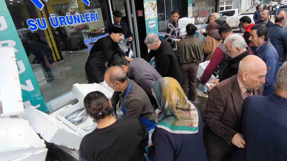Kars’ta Palamutun Tanesi 50 Liradan Satılıyor.. Balık Tezgahlarında Hareketlilik!