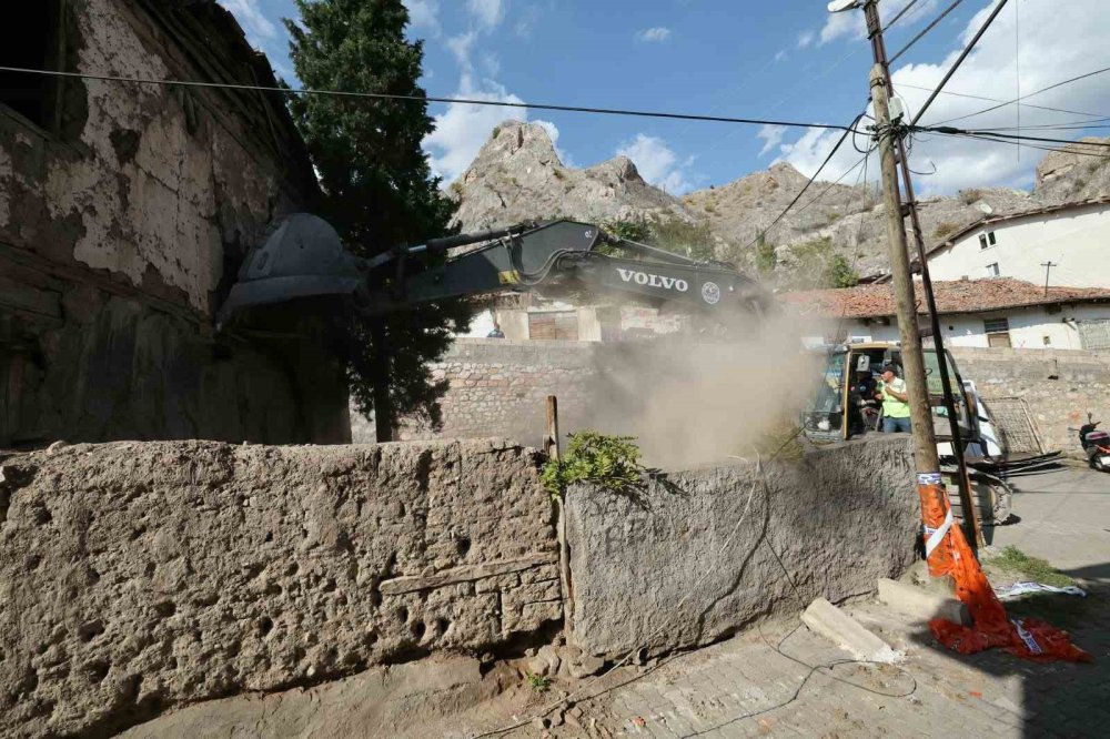Tokat’ta Dört Mahallede Dönüşüm Başladı.. Yıkımlar Sürüyor, 262 Konut Yapılacak!