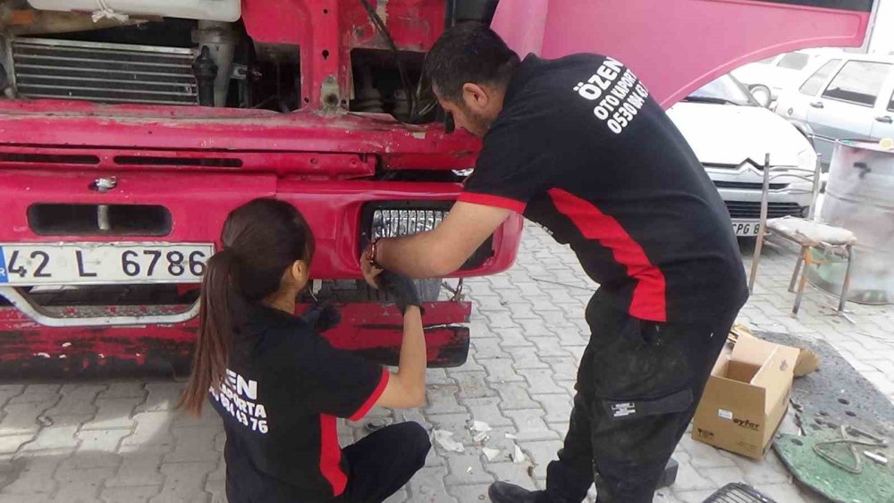 Babasının Yanında Mesleği Öğrendi.. 17 Yaşındaki Fatma Ustalığa Hazırlanıyor!