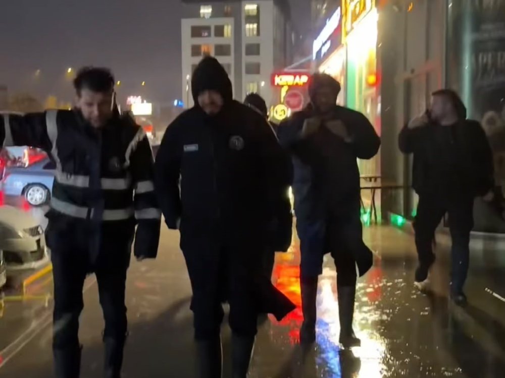 Arnavutköy’de Yağış Mesaisi: 300 Personel Ve 80 Araç Sahada