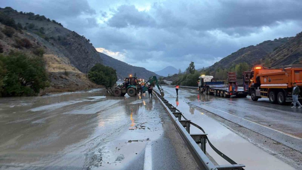 Erzurum-Erzincan Kara Yolu Açıldı.. Sansa Deresi’nde Kontrollü Geçiş Başladı!