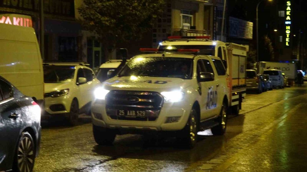 Erzurum’da Sağanak İnşaat Alanında Göçüğe Yol Açtı.. Lalapaşa’da Zemin Çöktü!