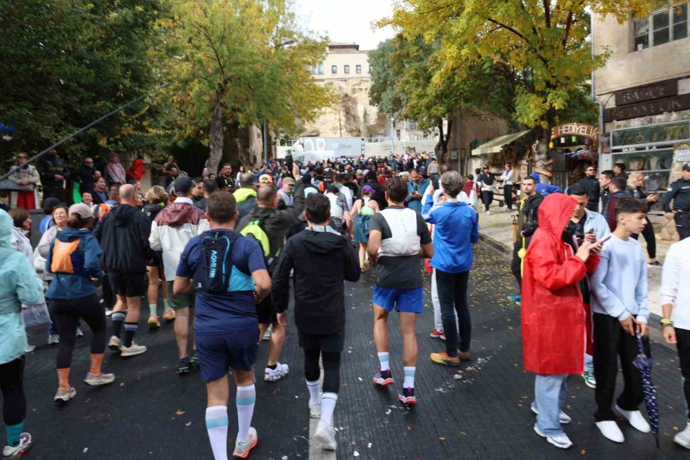 Ürgüp’te Uluslararası Patika Koşusu Heyecanı.. 78 Ülkeden Binlerce Sporcu Parkurda!