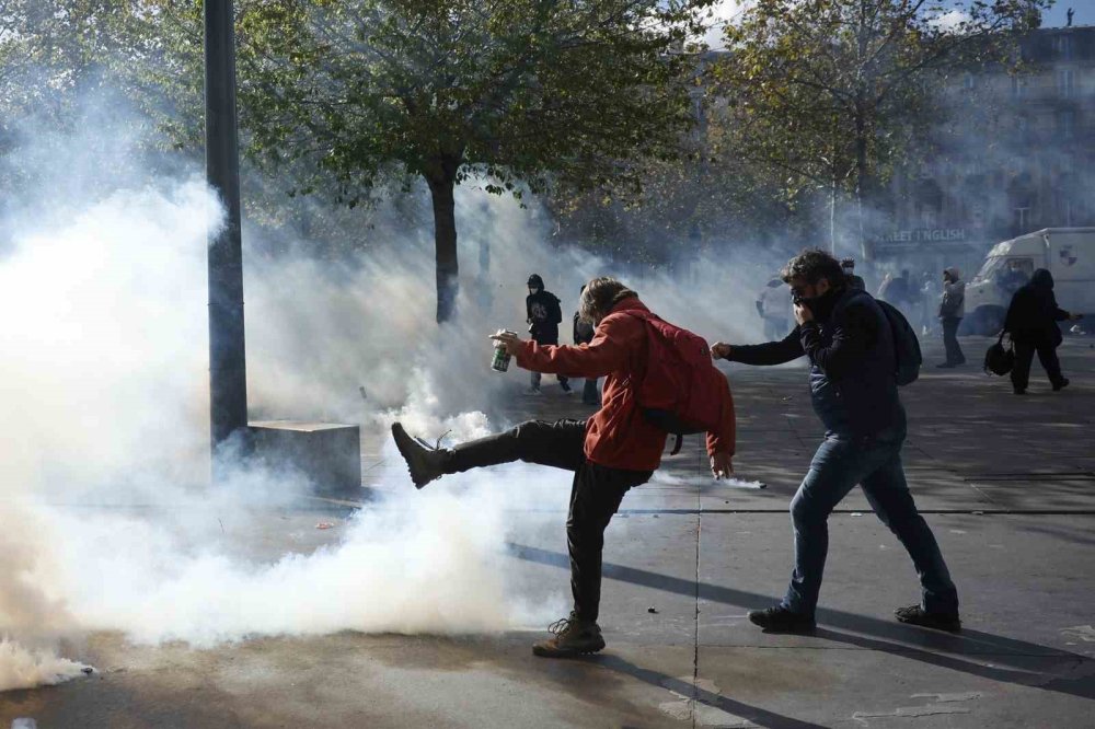 Fransa’da Hayat Pahalılığı Protestoları.. Paris’te Yangınlar, Ülke Genelinde 272 Gözaltı!