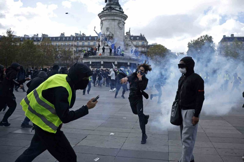 Fransa’da Hayat Pahalılığı Protestoları.. Paris’te Yangınlar, Ülke Genelinde 272 Gözaltı!