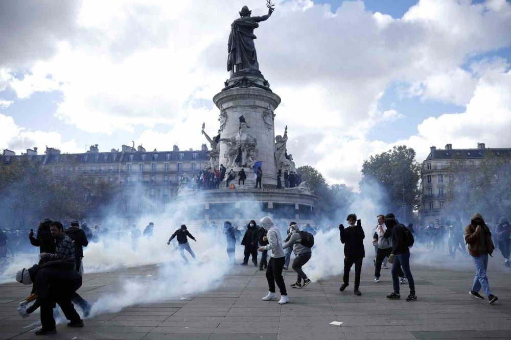 Fransa’da Hayat Pahalılığı Protestoları.. Paris’te Yangınlar, Ülke Genelinde 272 Gözaltı!