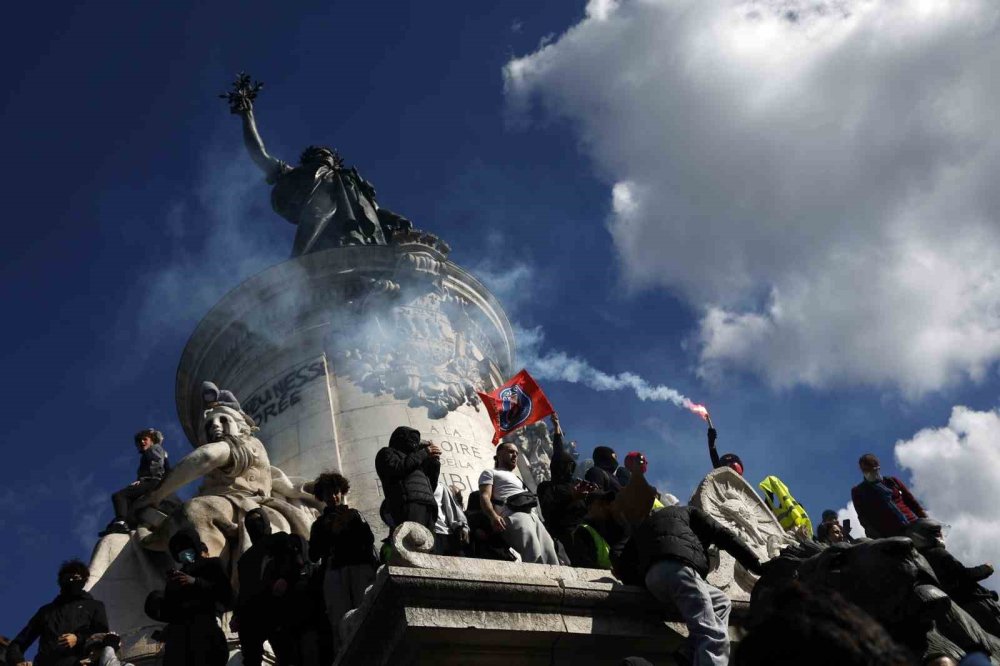 Fransa’da Hayat Pahalılığı Protestoları.. Paris’te Yangınlar, Ülke Genelinde 272 Gözaltı!