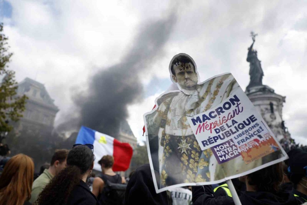 Fransa’da Hayat Pahalılığı Protestoları.. Paris’te Yangınlar, Ülke Genelinde 272 Gözaltı!