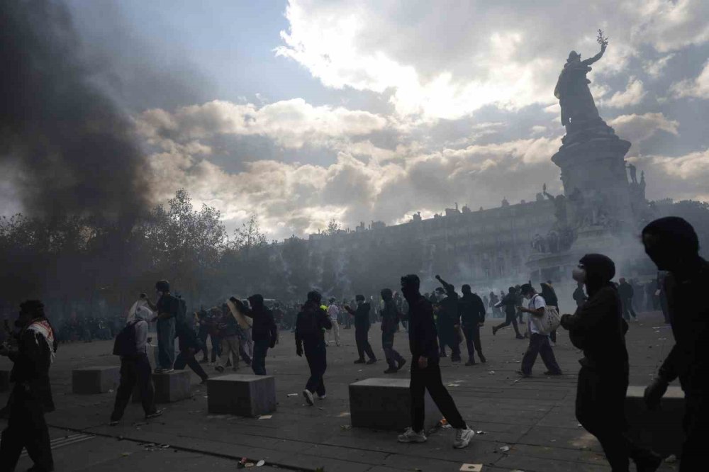 Fransa’da Hayat Pahalılığı Protestoları.. Paris’te Yangınlar, Ülke Genelinde 272 Gözaltı!