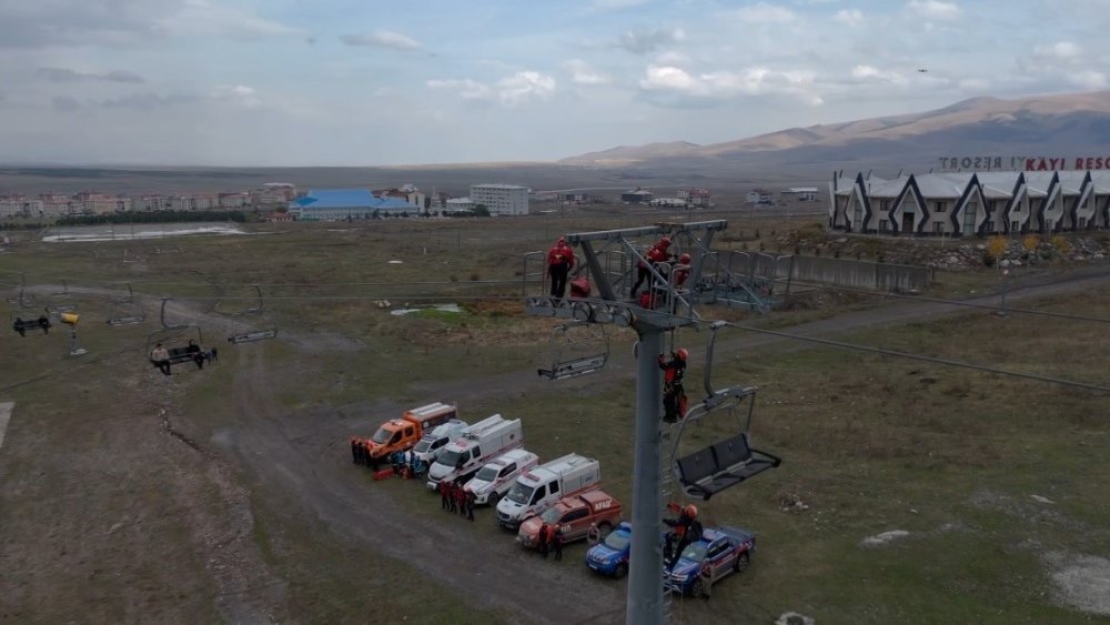 Kars Sarıkamış’ta Kayak Sezonu Öncesi Telesiyej Tatbikatı.. Ekipler Tahliye Çalıştı!