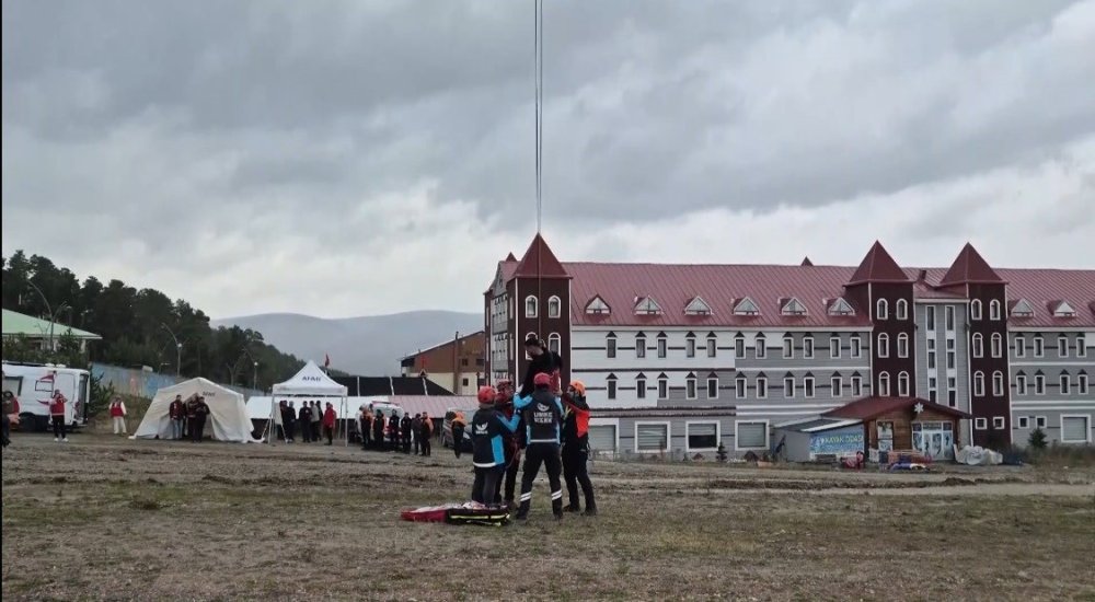 Kars Sarıkamış’ta Kayak Sezonu Öncesi Telesiyej Tatbikatı.. Ekipler Tahliye Çalıştı!