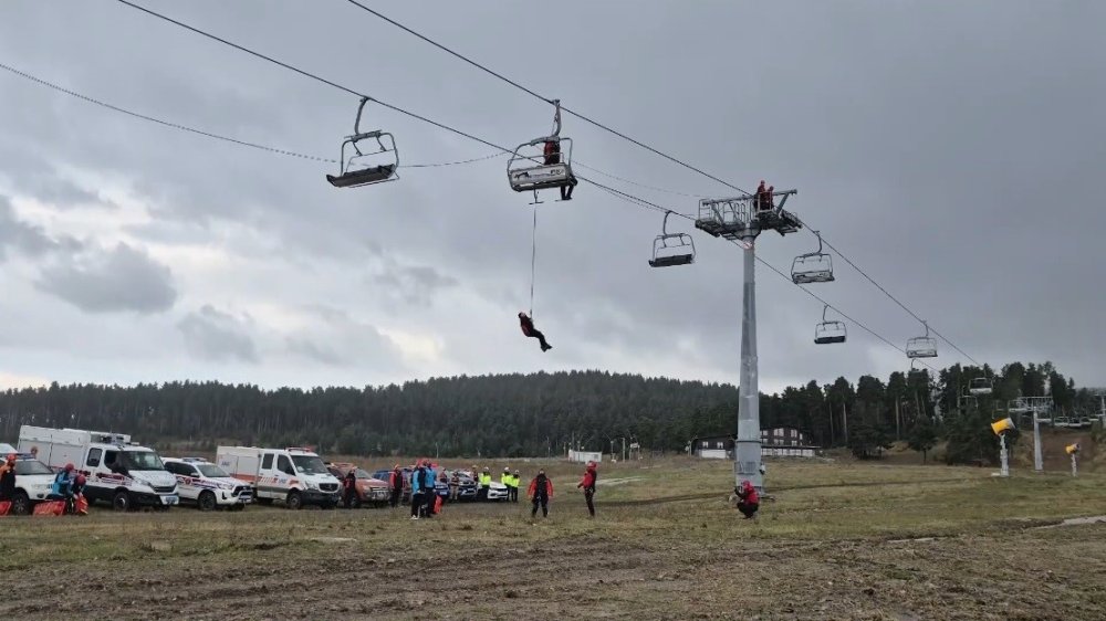 Kars Sarıkamış’ta Kayak Sezonu Öncesi Telesiyej Tatbikatı.. Ekipler Tahliye Çalıştı!