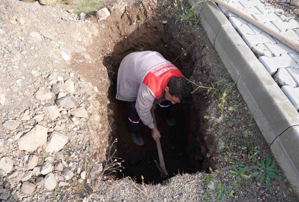 Erzurum’da Kışlık Mezar Mesaisi.. Don Öncesi Yüzlerce Yer Açıldı!