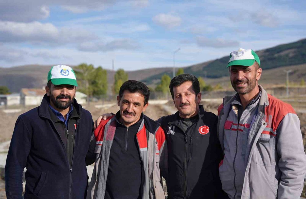 Erzurum’da Kışlık Mezar Mesaisi.. Don Öncesi Yüzlerce Yer Açıldı!