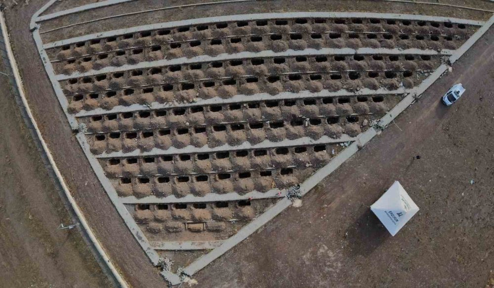 Erzurum’da Kışlık Mezar Mesaisi.. Don Öncesi Yüzlerce Yer Açıldı!