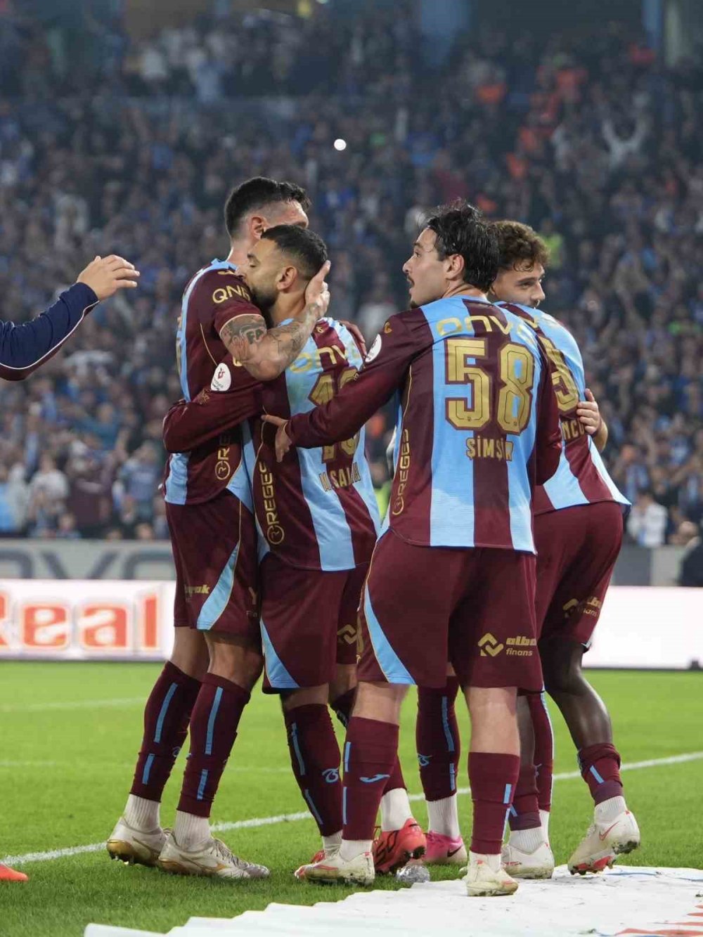 Haftanın Maçları Sona Erdi.. Galatasaray Liderliğini, Trabzonspor Galibiyetini Korudu!