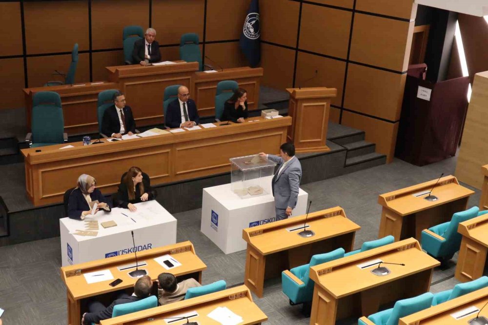 Üsküdar’da Muhalefetten Seçime Protesto.. CHP ve YENİ Parti Salona Girmedi!