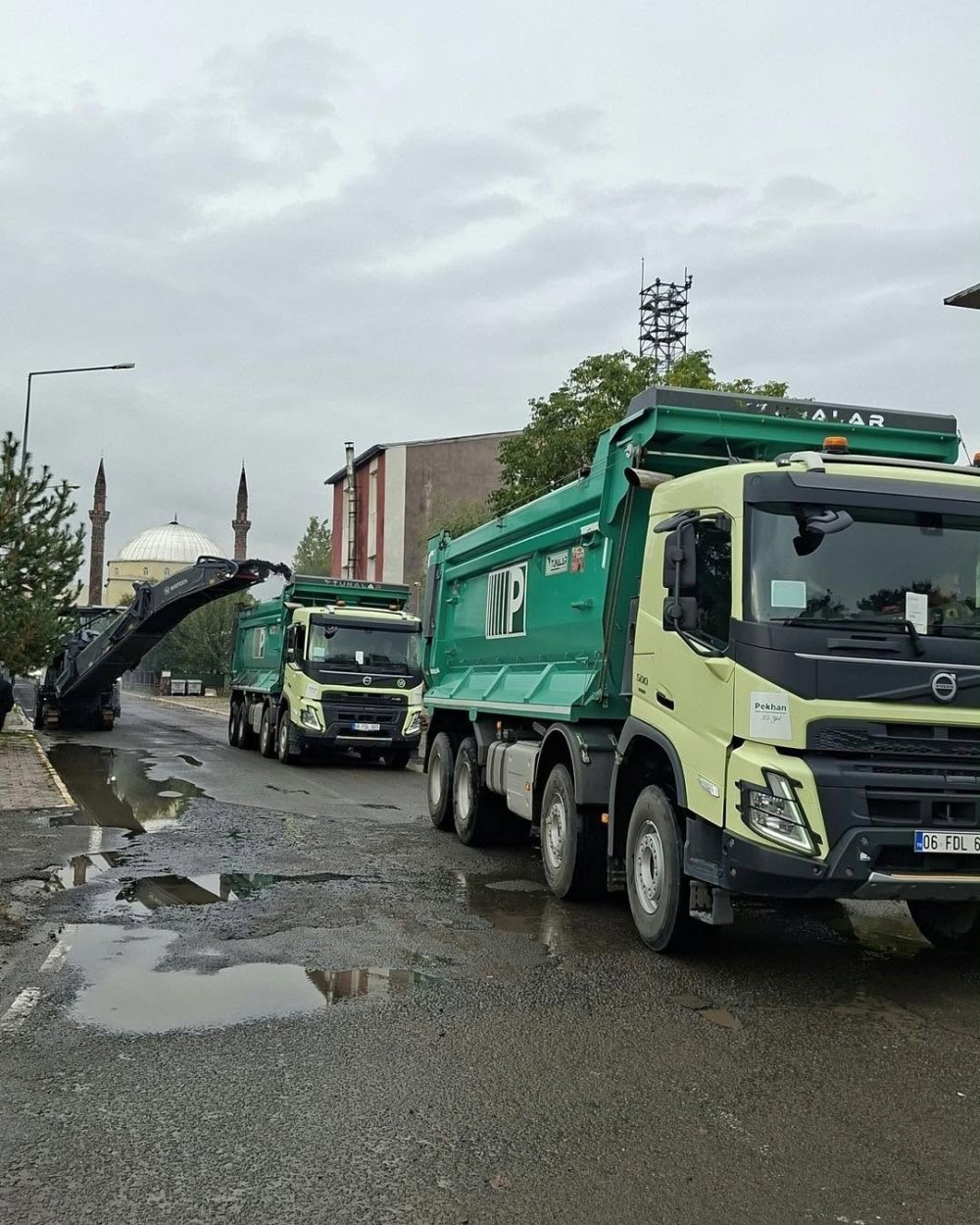 Arpaçay’da İlçe İçi Yollar Yenileniyor.. Fikret Avcı Caddesi Sıcak Asfaltla Kaplandı!