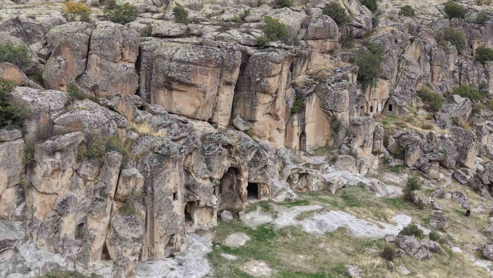 Aksaray'daki Manastır Vadisi Tarihi Yapılarıyla Dikkat Çekiyor.. Doğal Güzellikleri İlgi Görüyor!