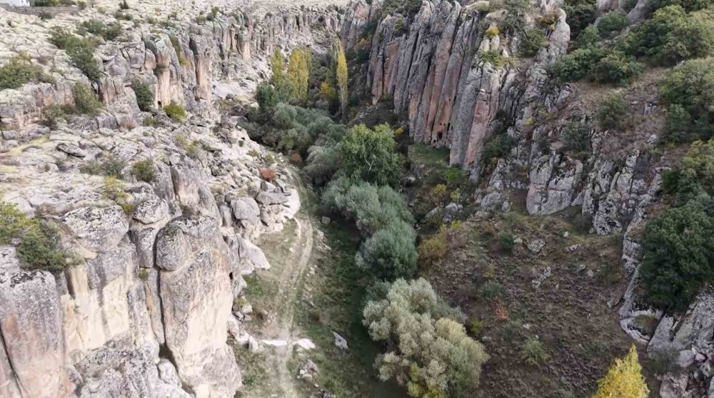 Aksaray'daki Manastır Vadisi Tarihi Yapılarıyla Dikkat Çekiyor.. Doğal Güzellikleri İlgi Görüyor!