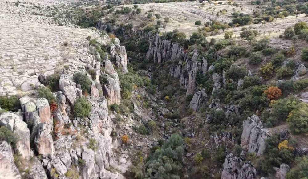 Aksaray'daki Manastır Vadisi Tarihi Yapılarıyla Dikkat Çekiyor.. Doğal Güzellikleri İlgi Görüyor!