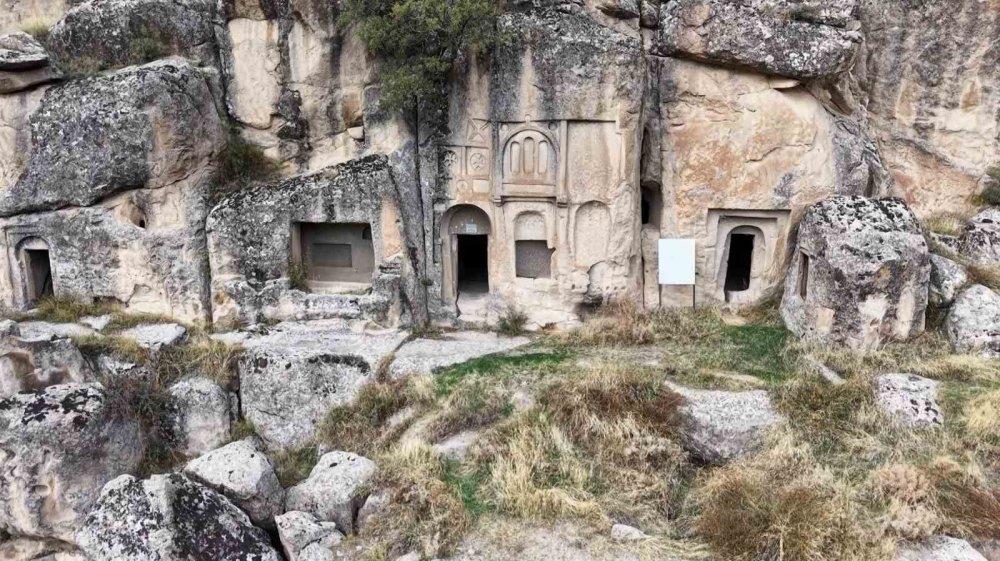 Aksaray'daki Manastır Vadisi Tarihi Yapılarıyla Dikkat Çekiyor.. Doğal Güzellikleri İlgi Görüyor!