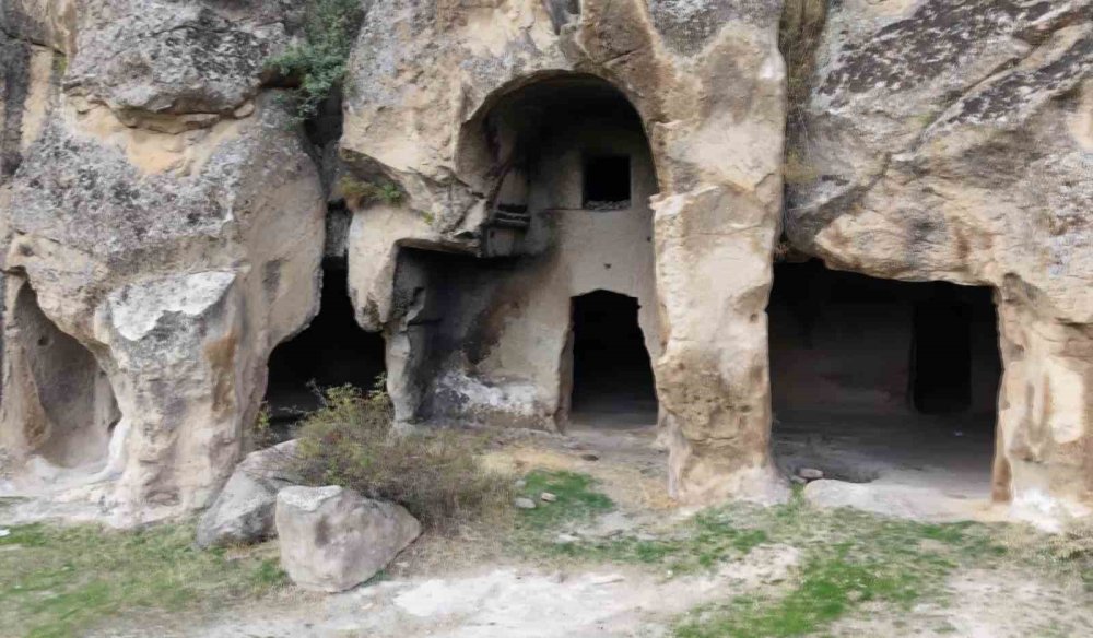 Aksaray'daki Manastır Vadisi Tarihi Yapılarıyla Dikkat Çekiyor.. Doğal Güzellikleri İlgi Görüyor!