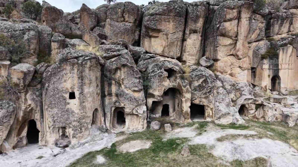 Aksaray'daki Manastır Vadisi Tarihi Yapılarıyla Dikkat Çekiyor.. Doğal Güzellikleri İlgi Görüyor!