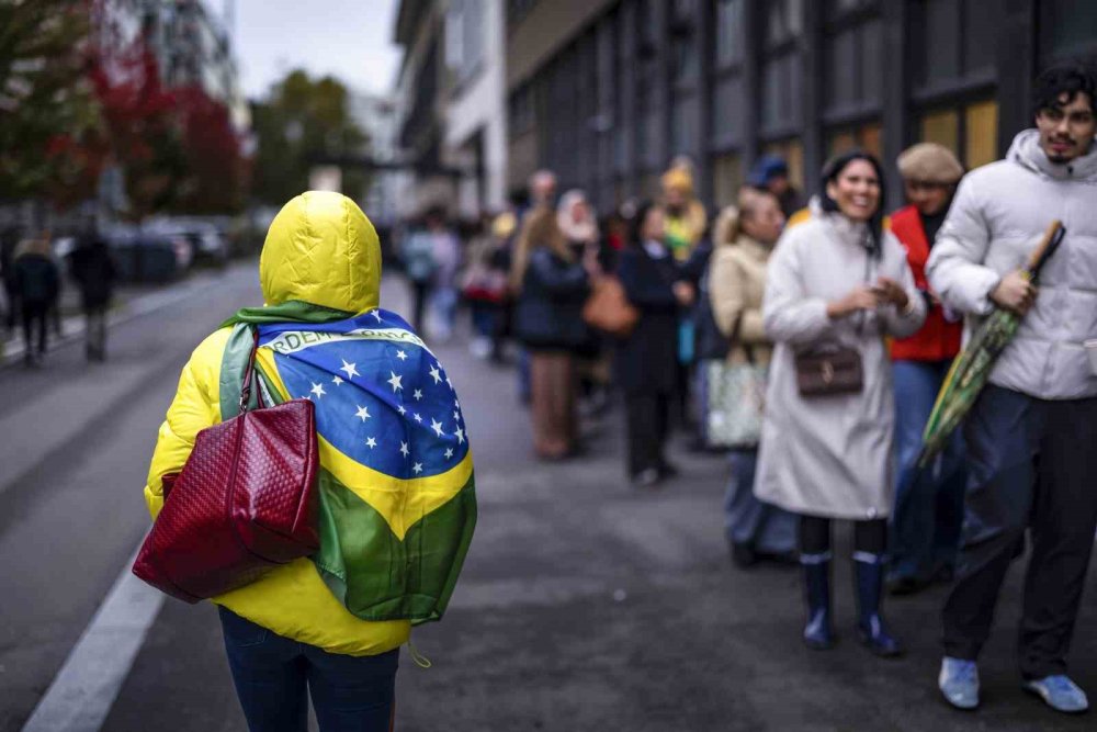 Brezilya'da İkinci Tur Seçimi Yapılıyor.. Lula ile Flavio Bolsonaro Karşı Karşıya!