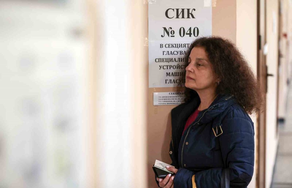 Bulgaristan’da Cumhurbaşkanlığı Seçiminde Sandıklar Açıldı.. 27 Aday Yarışıyor!